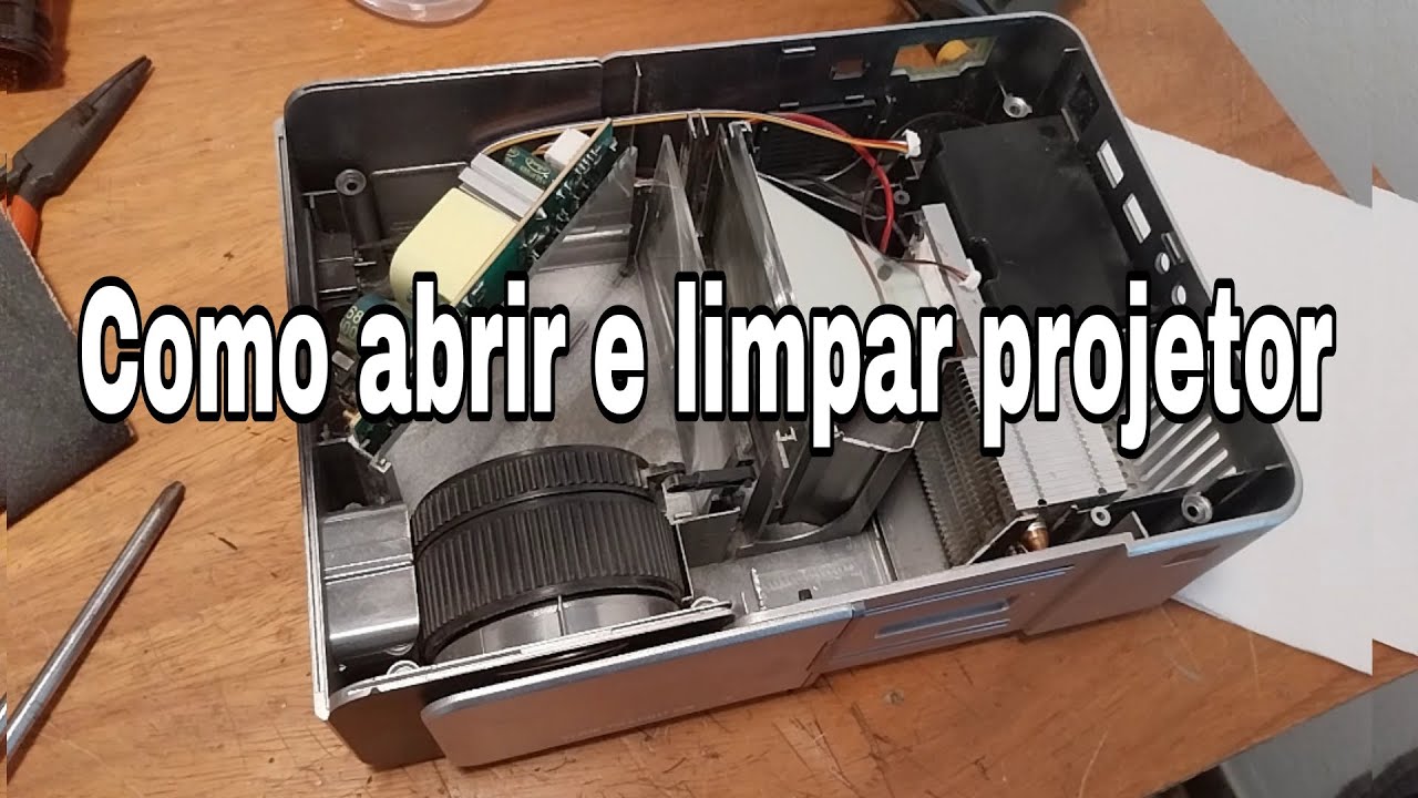 Como abrir e limpar as lentes do projetor