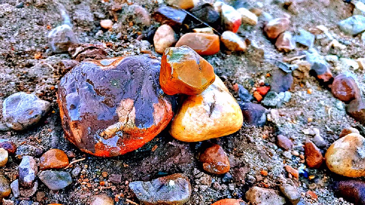 Exploring Hidden Beautiful Gemstone 