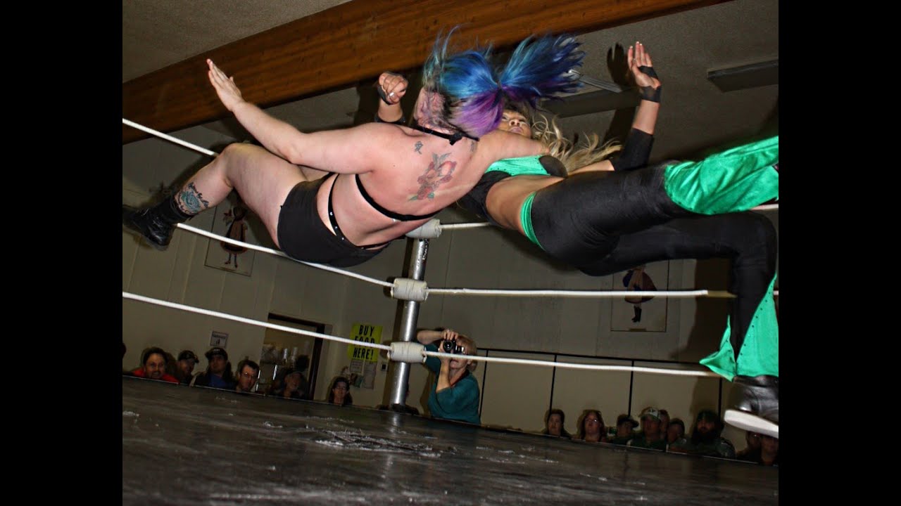 2015 09 11 HIW 10 Kat Von Heez vs Giselle Shaw