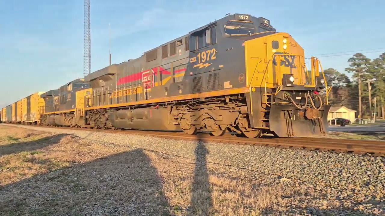 Train CSX M40918 heads South with the FLS heritage unit leading the way