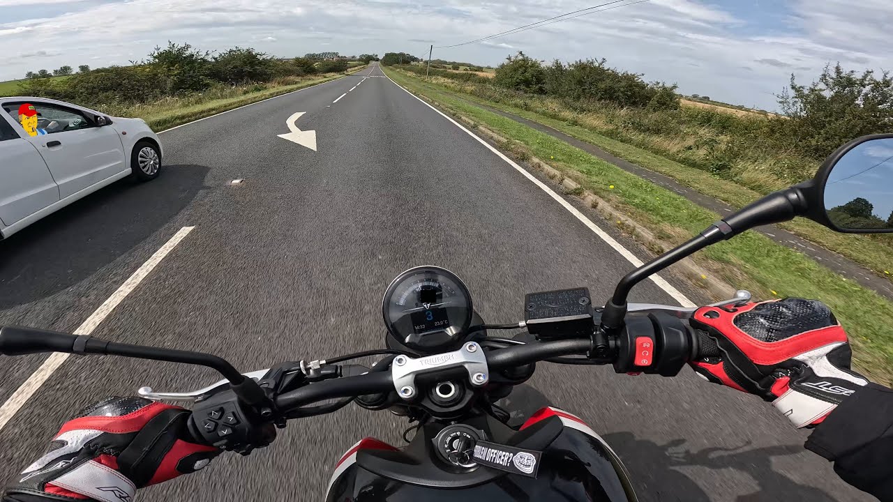 Fuel run - Triumph Trident 660 2025 - POV - Quickshifter
