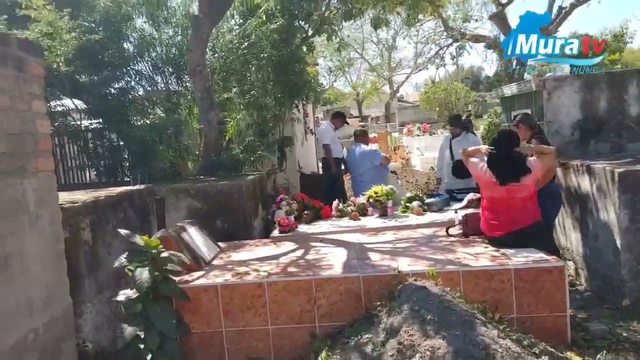 Exhumación de cuerpo en el cementerio de La Paz, para investigaciones por parte del MP P1