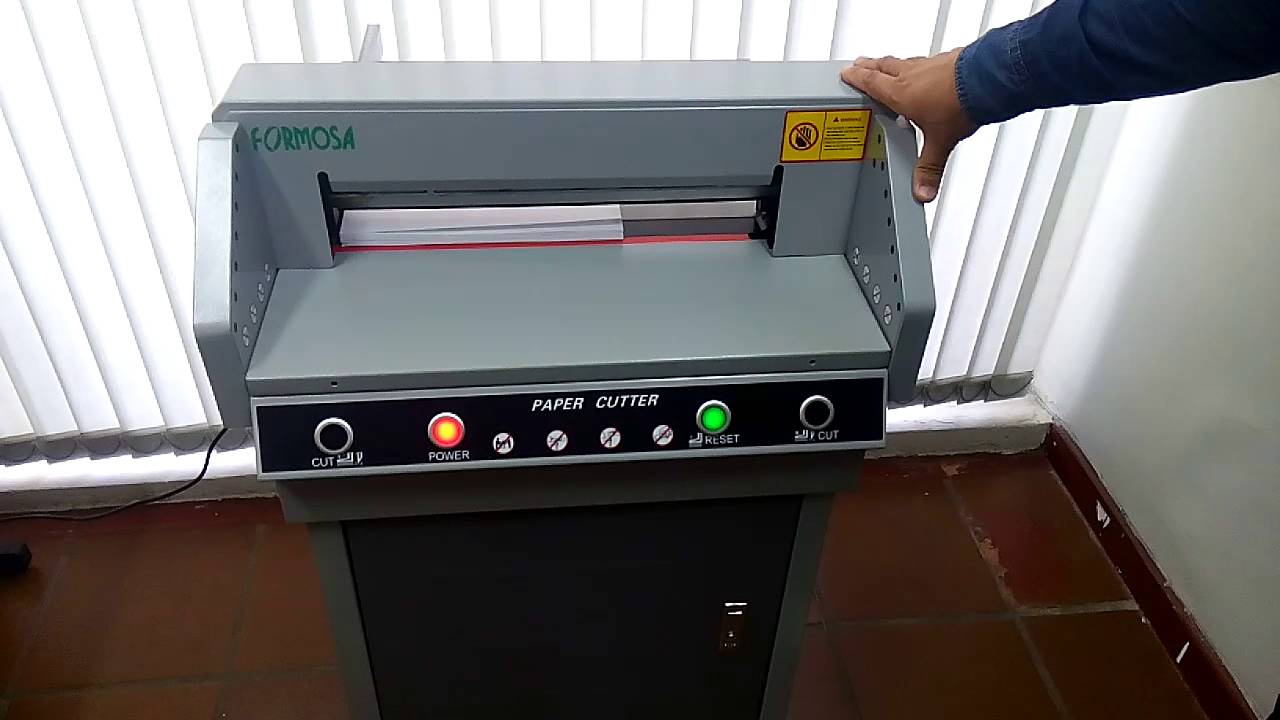 GUILHOTINA ELÉTRICA MODELO 450.