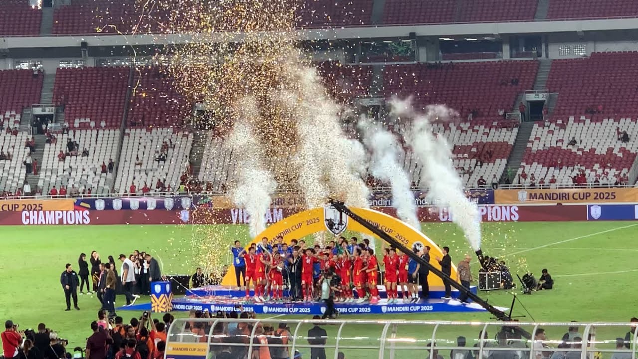 SERU‼️FULL MOMEN PENYERAHAN MEDALI JUARA 1, 2, 3 & PIALA PERAYAAN JUARA ASEAN U23 NDONESIA V VIETNAM