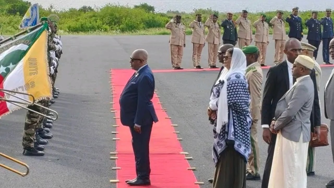 Ye safara lewo ye adjali ya Azali nguiyo Mwali : namone ezadjiri