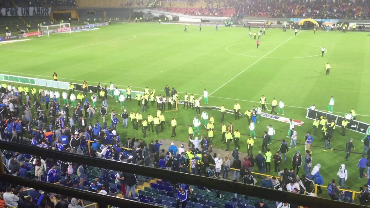 Así fue la invasión de campo por los hinchas de Millonarios