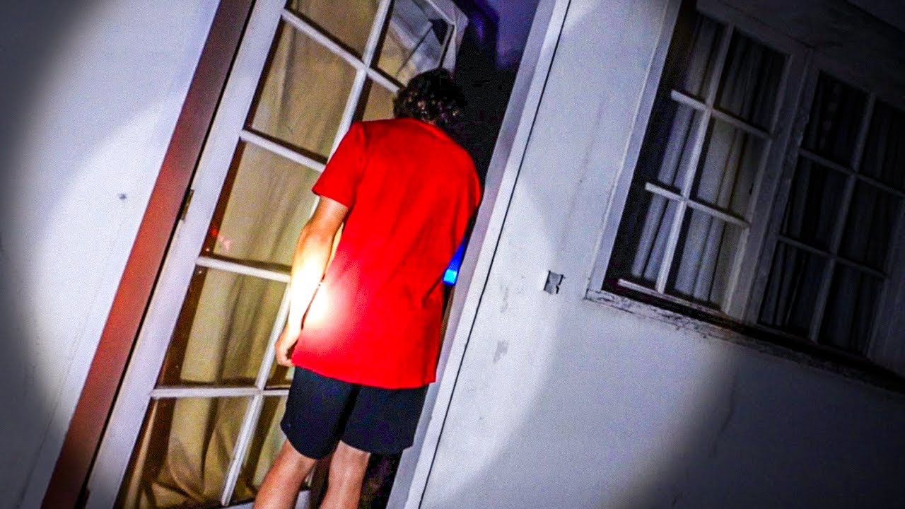 FLAGREI O RENAN SON&Acirc;MBULO ENTRANDO DENTRO DA CASA DO CASEIRO