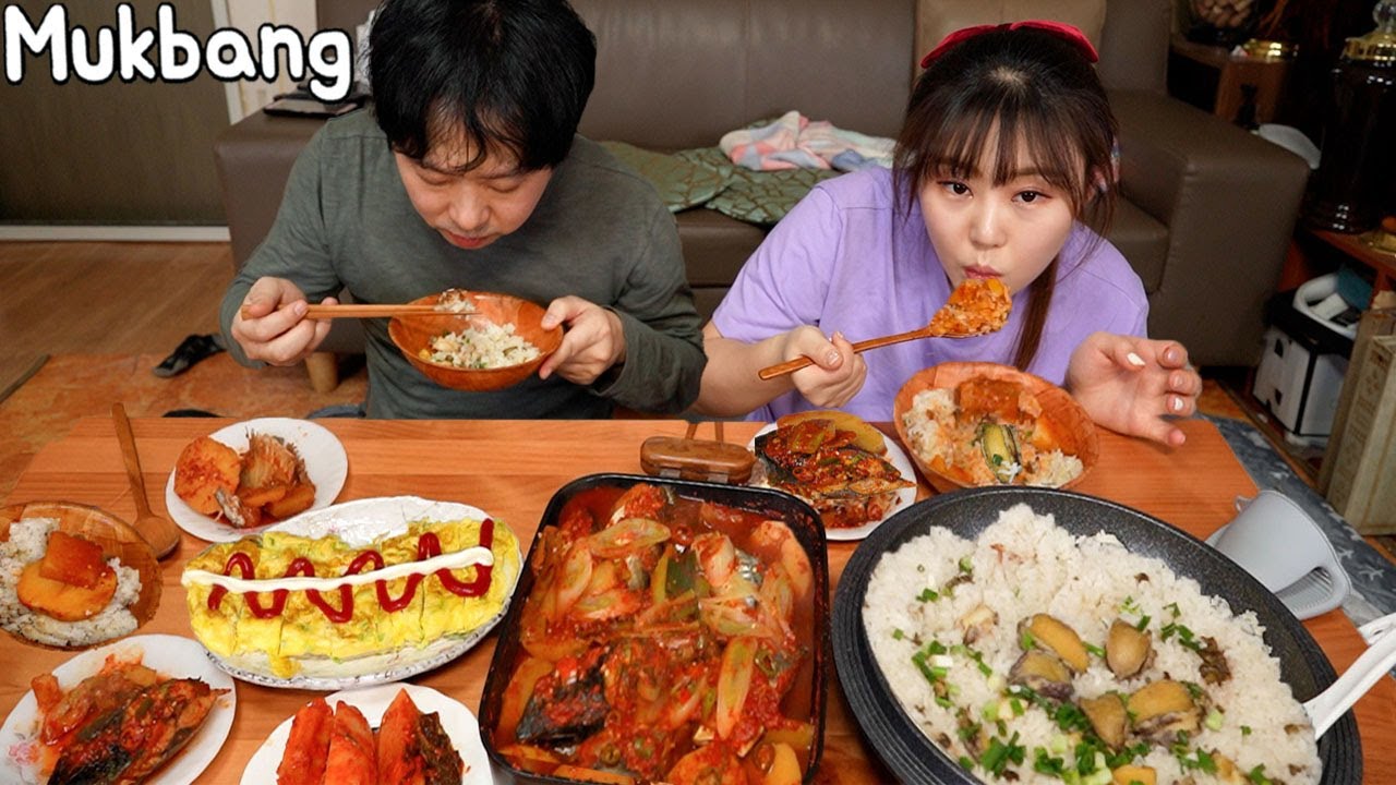 Mukbang | Тушеная скумбрия и рис с морскими ушками, которые приготовила моя свекровь.