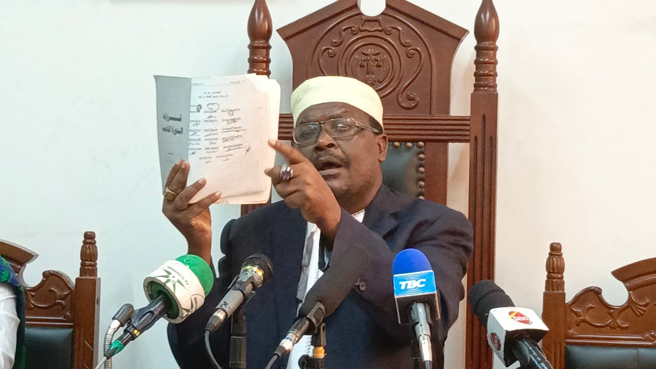 SHK MOHAMED IDD AMUIBUKIA BARAHIYAN ANATAKA KUPORA MADARRAKA YA BAKWATA ,ATOA HOJA ZA MWEZI MWANDAMO