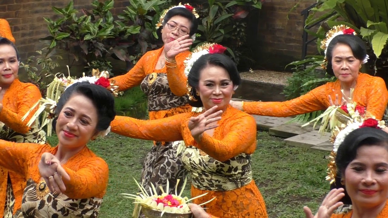 TARI PENDET