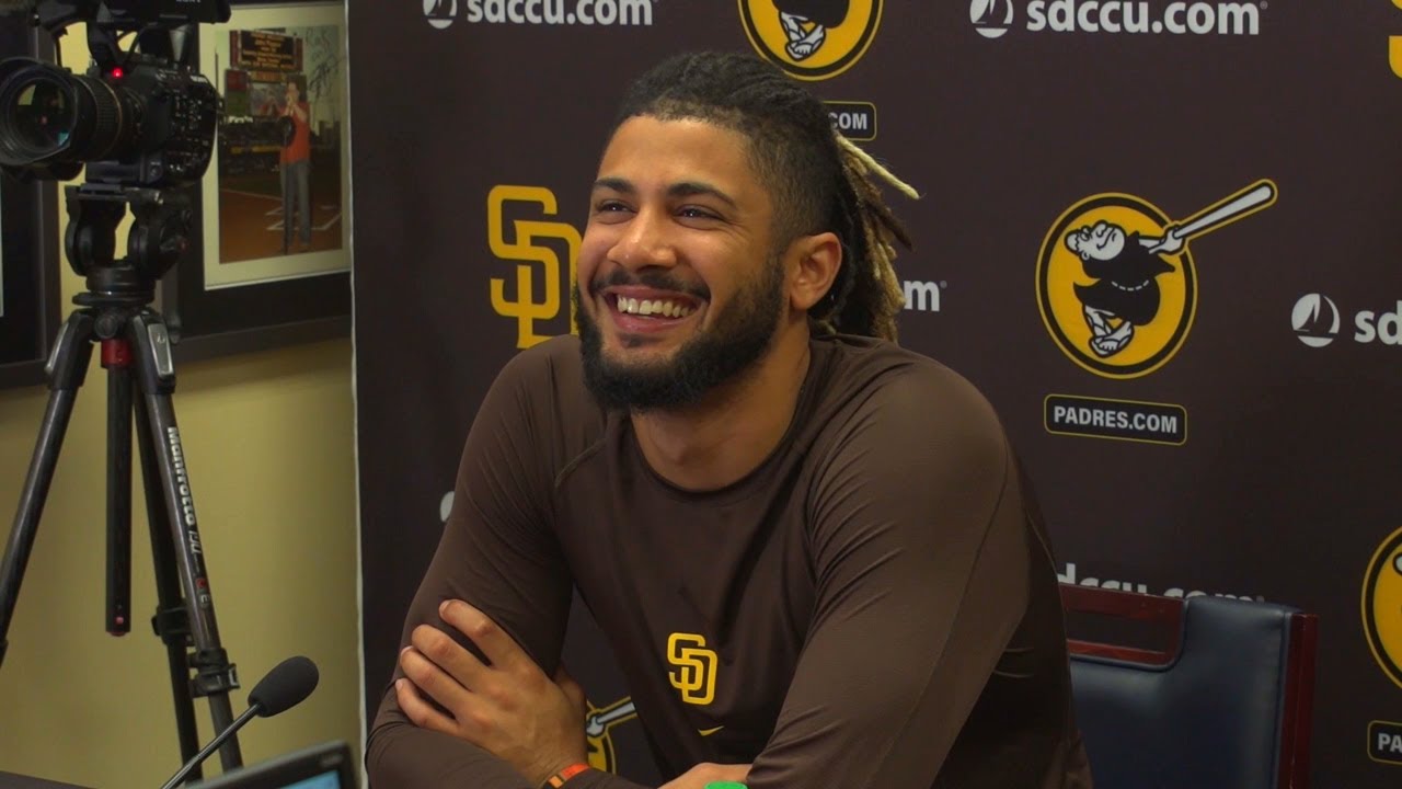 Fernando Tatis Jr. hangs out with pediatric cancer patients