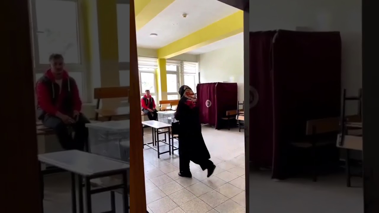 oy kullanırken masayı kıran eleman #keşfet