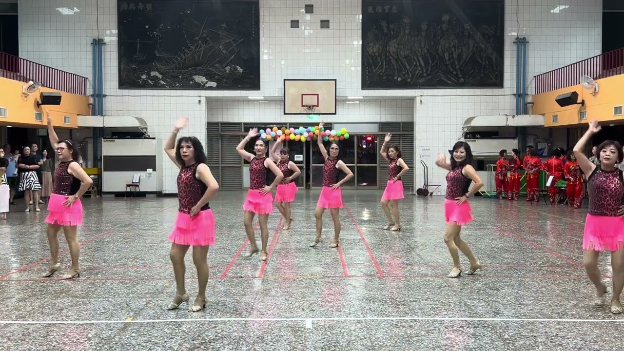 西港慶安隊表演舞曲：Hello哈囉。指導老師：高瑞貞