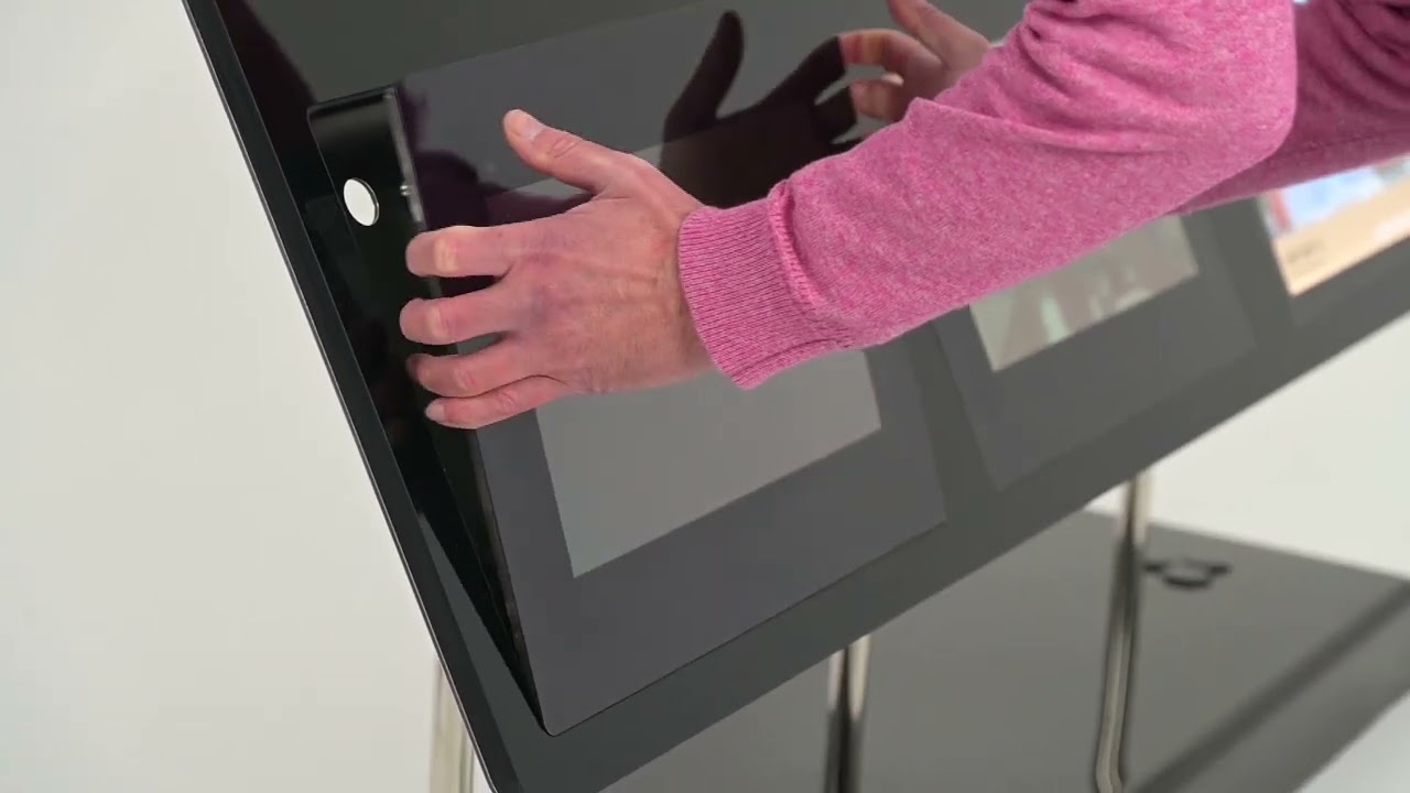 Swapping display frames in a Claralight&trade; freestanding display stand