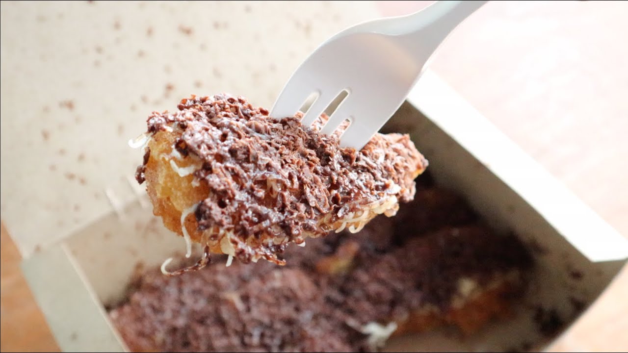 Pisang Goreng / Fried Banana Fritters Cheese and Chocolate! [Malaysia Street Food]
