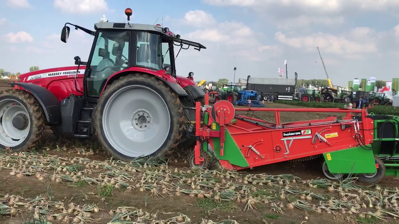 Onion topper and harvester from Holaras