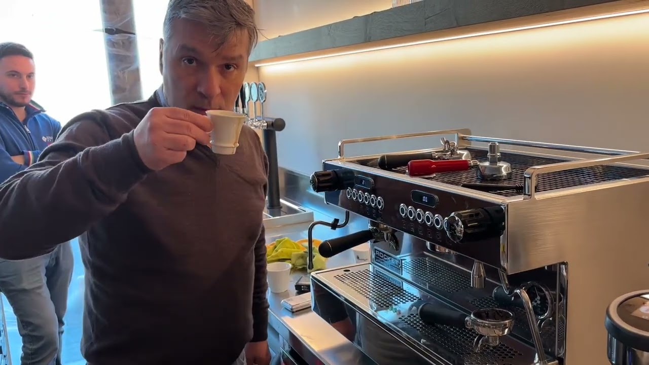 Manutenzione ordinaria macchina caffè due gruppi - @caffedelcaravaggio miscela Vigoroso