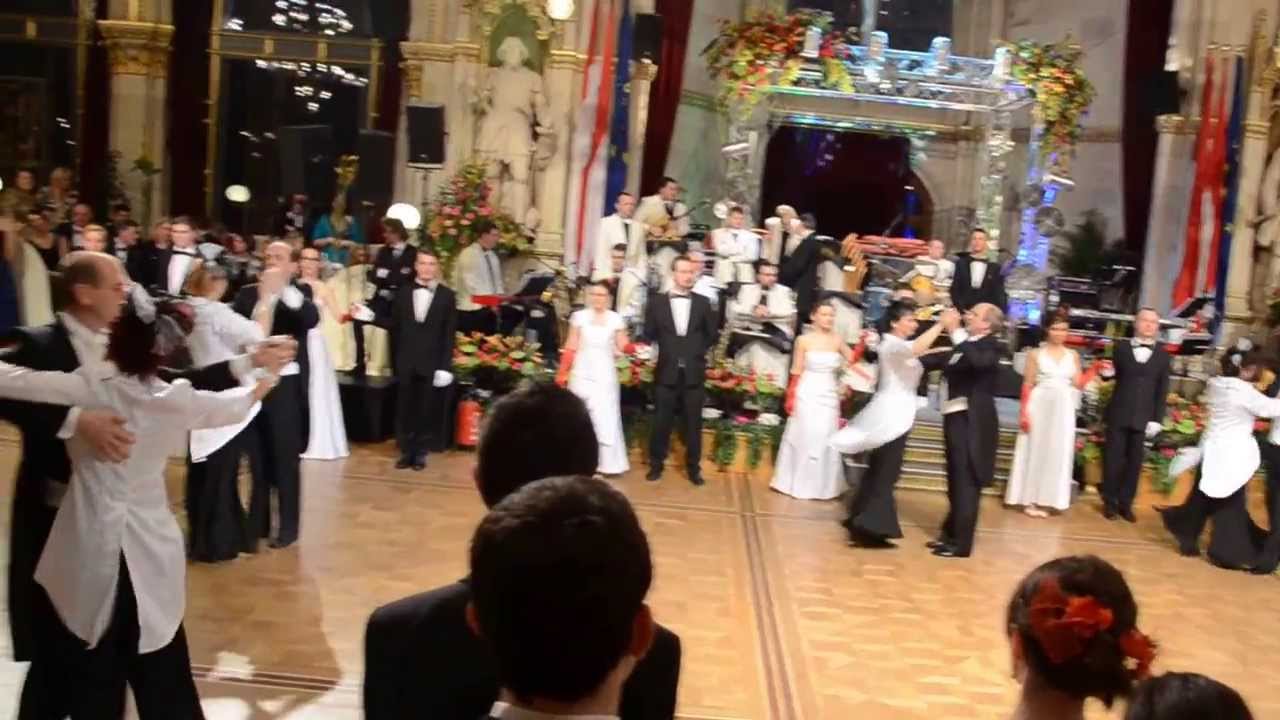 Alles Walzer - Vienna Rathaus Ball Seniors Dance 2014