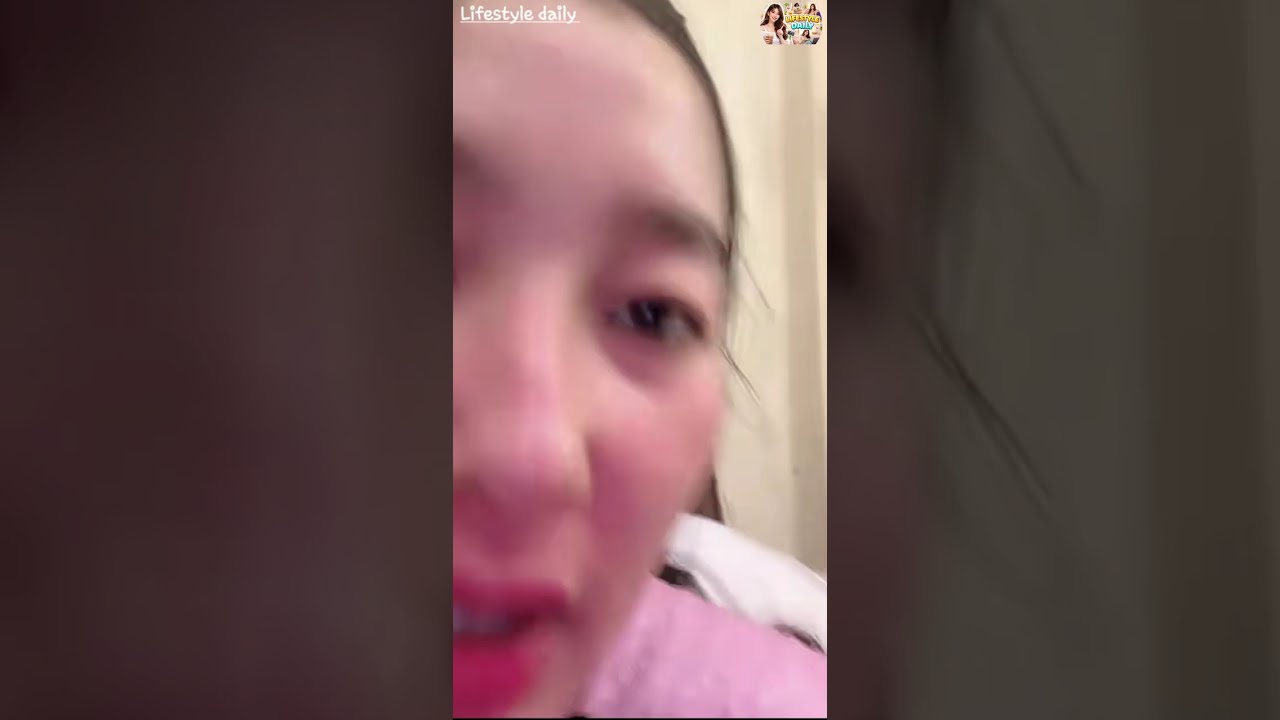 Lifestyle daily: si cewek ini lagi galau kek nya guys