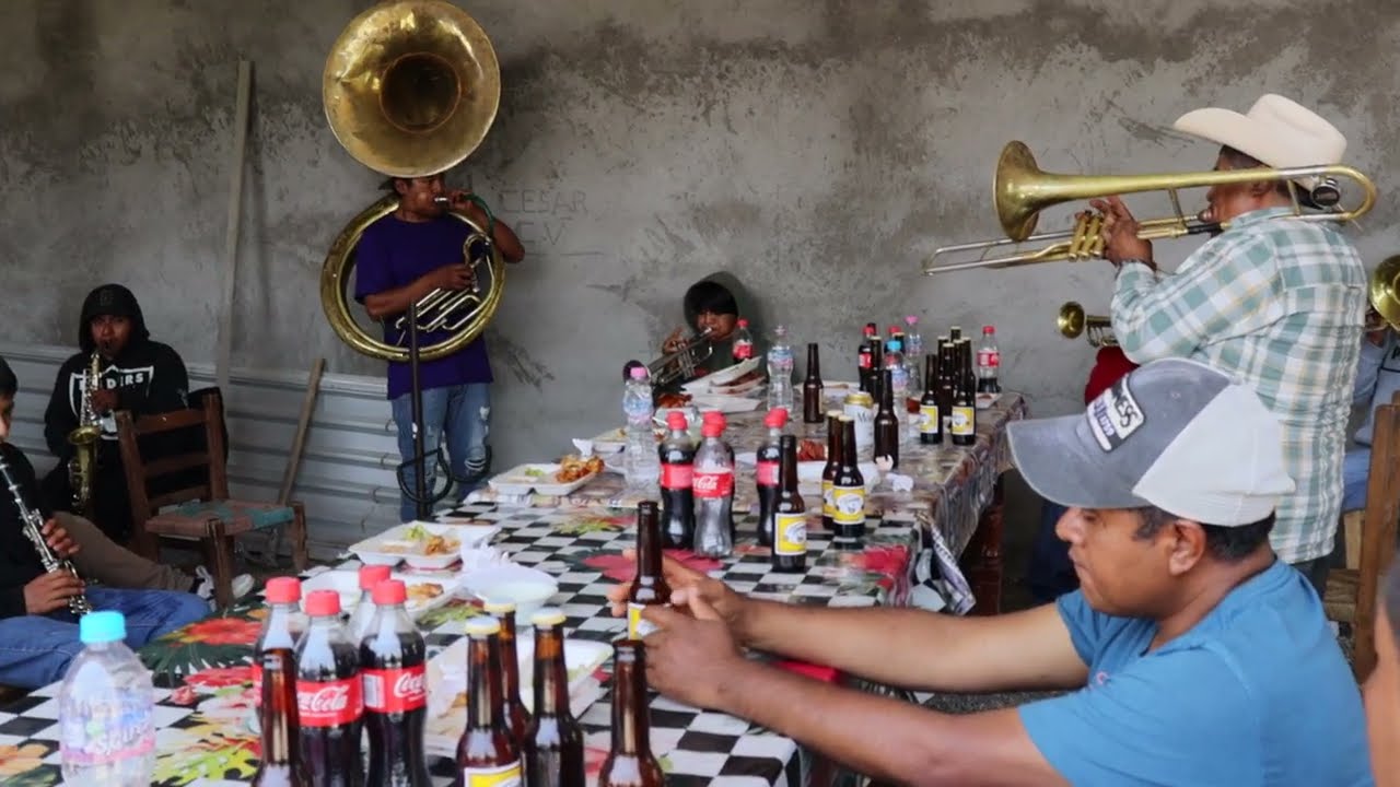 Los ECOS de esta BANDA VIAJAN LEJOS hasta encontrar oídos que nacieron en estos pueblos ORO MOLIDO😱😱