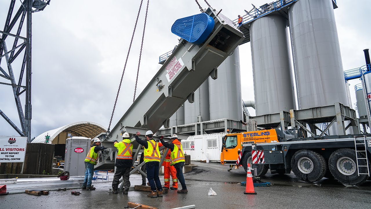 With 2 massive traverse units installed, our asphalt plant expansion project enters its final phase!