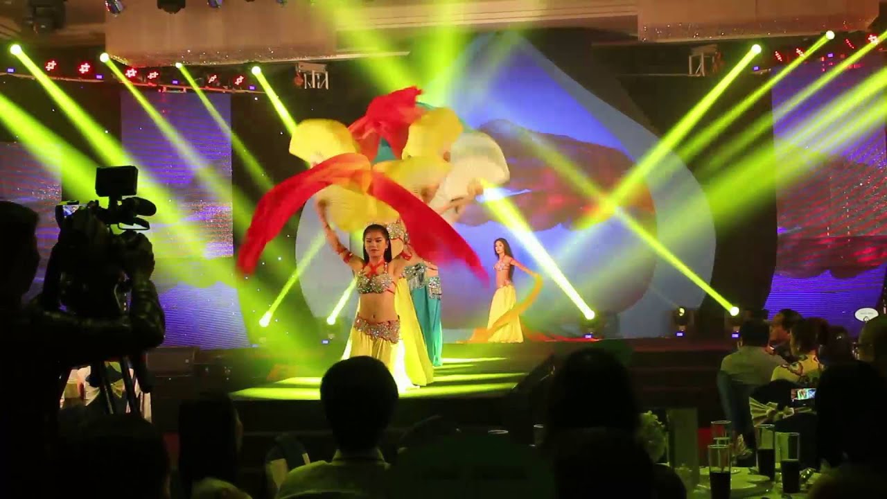 Biểu diễn Bellydance quạt lụa (fanveil) cực kỳ ảo diệu ADORA quận 7 09/01