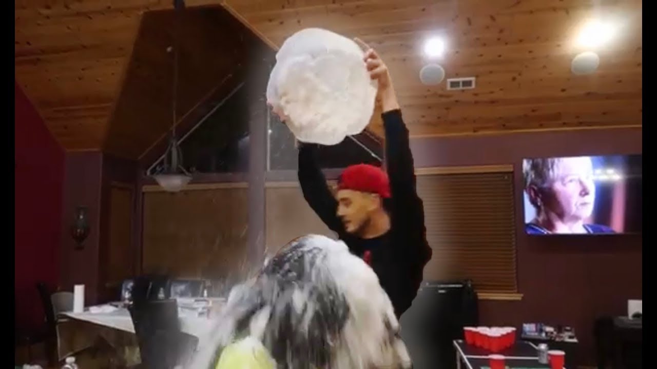 WE HAD THE BIGGEST INDOOR SNOWFIGHT!!!