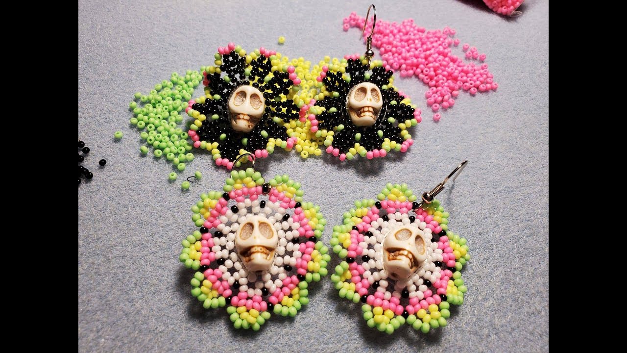 Aretes de calavera con mostacillas