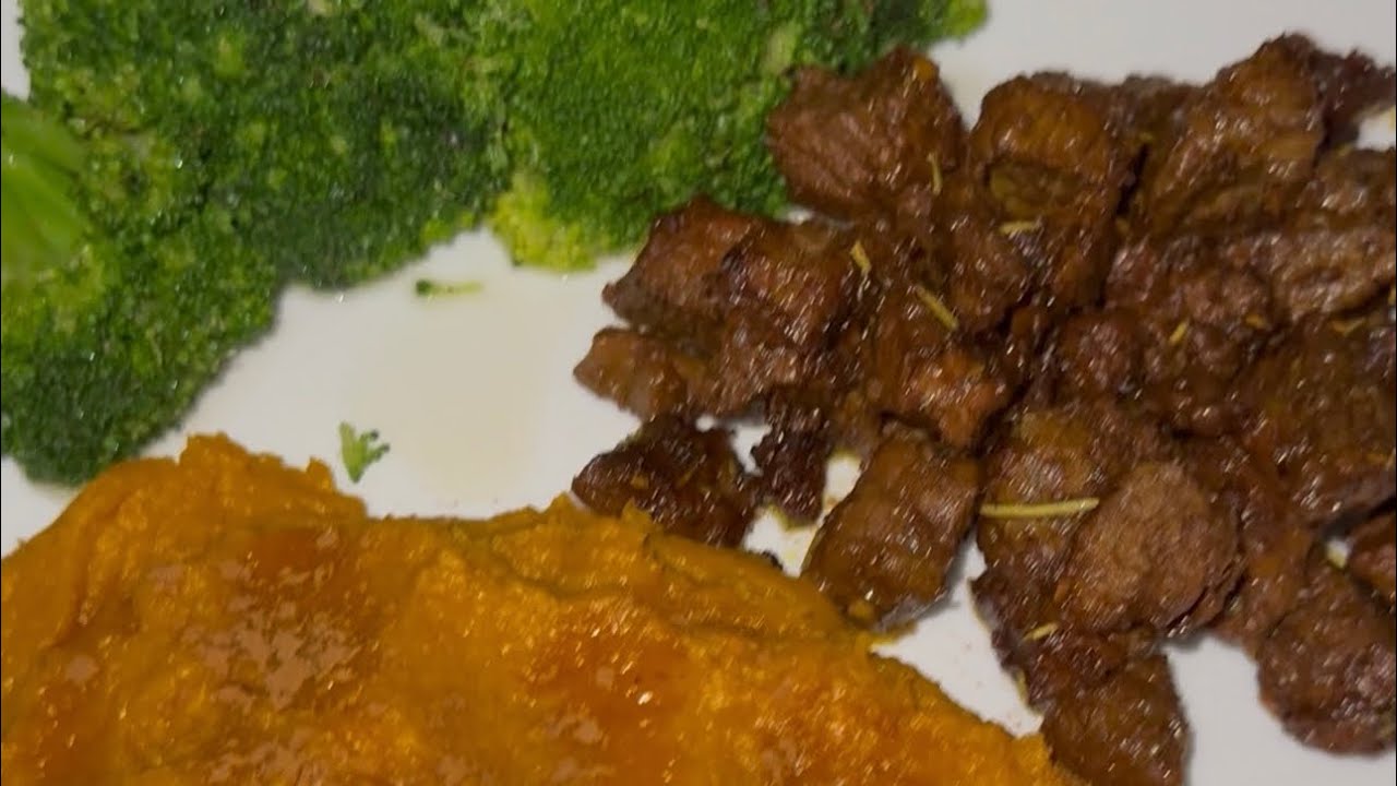 Whippin Up: Rosemary Garlic Butter Steak Bites W/ Mashed Sweet Potatoes & Steamed Broccoli 😋
