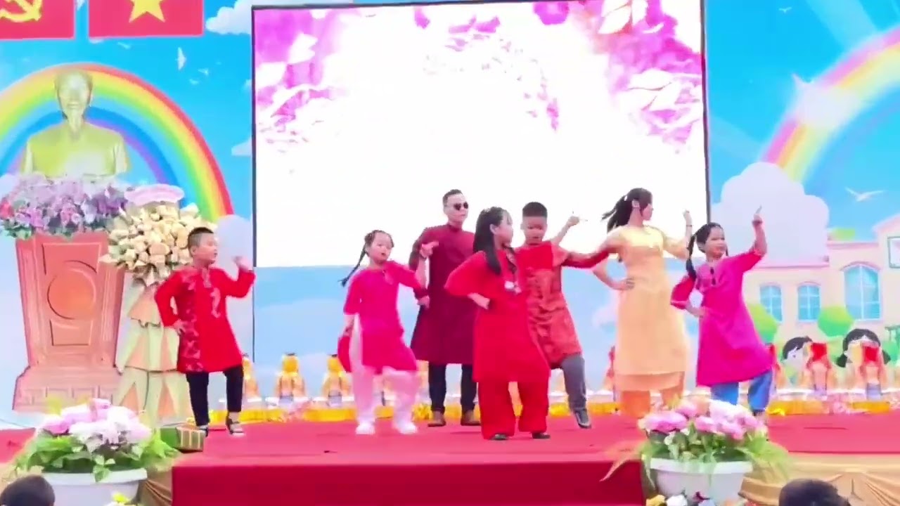 TIẾT MỤC BIỂU DIỄN CỦAKHỐI 2 TẠI LỄ  SƠ KẾT