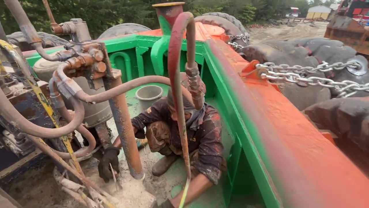 Ban pesawat di pasang ke kapal