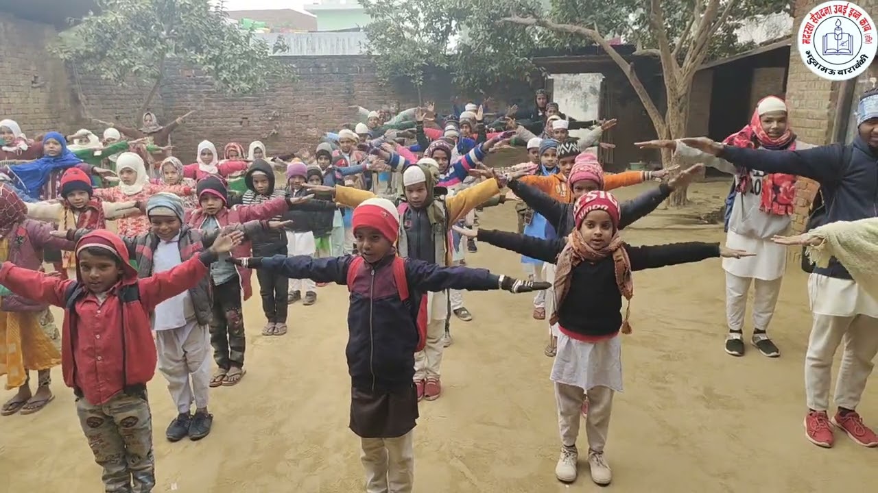 Madrasa students p t karte huye