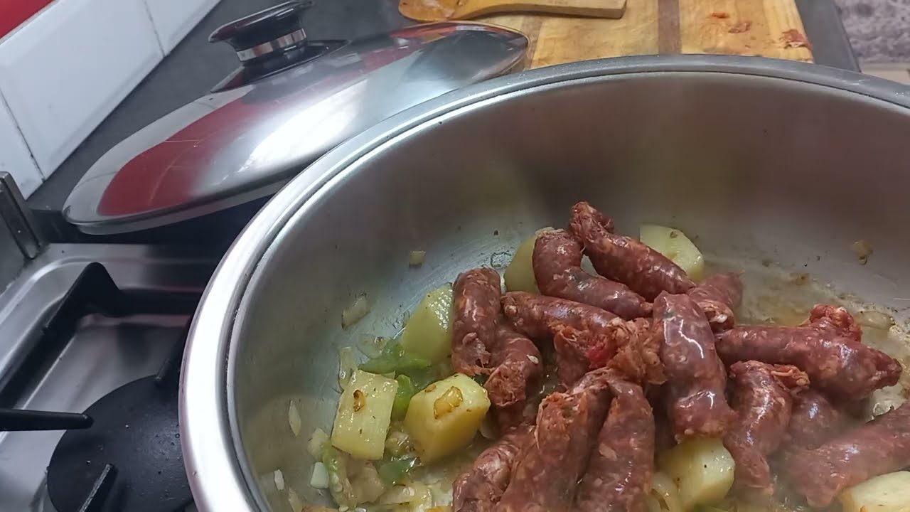 Тушеная колбаса с халапеньо | Тушеное мясо