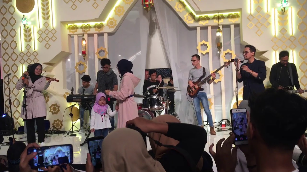 Deen Assalam & Ya Jamalu - SABYAN GAMBUS (At Kota Kasablanka)