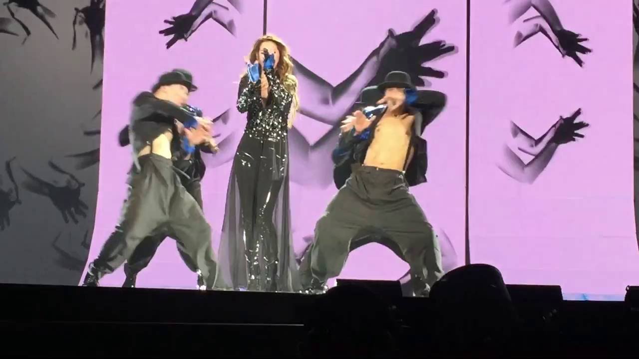 Selena Gomez (Live): Revival (Toronto) Hands To Myself