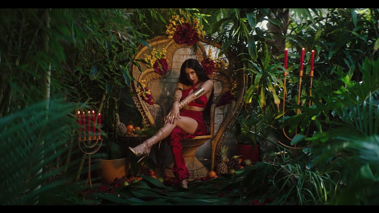 Na&iuml;ka - Sauce (Official Music Video)