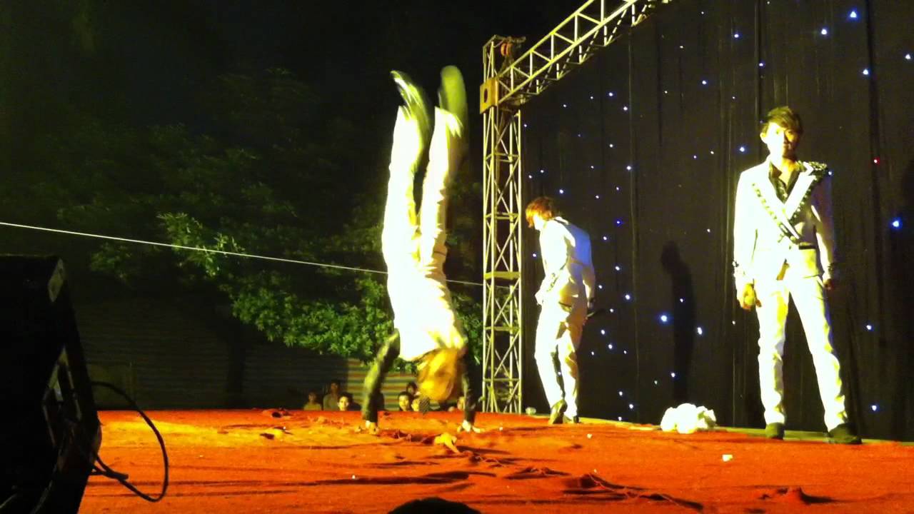 HKT-nang kieu lo buoc . mai dich