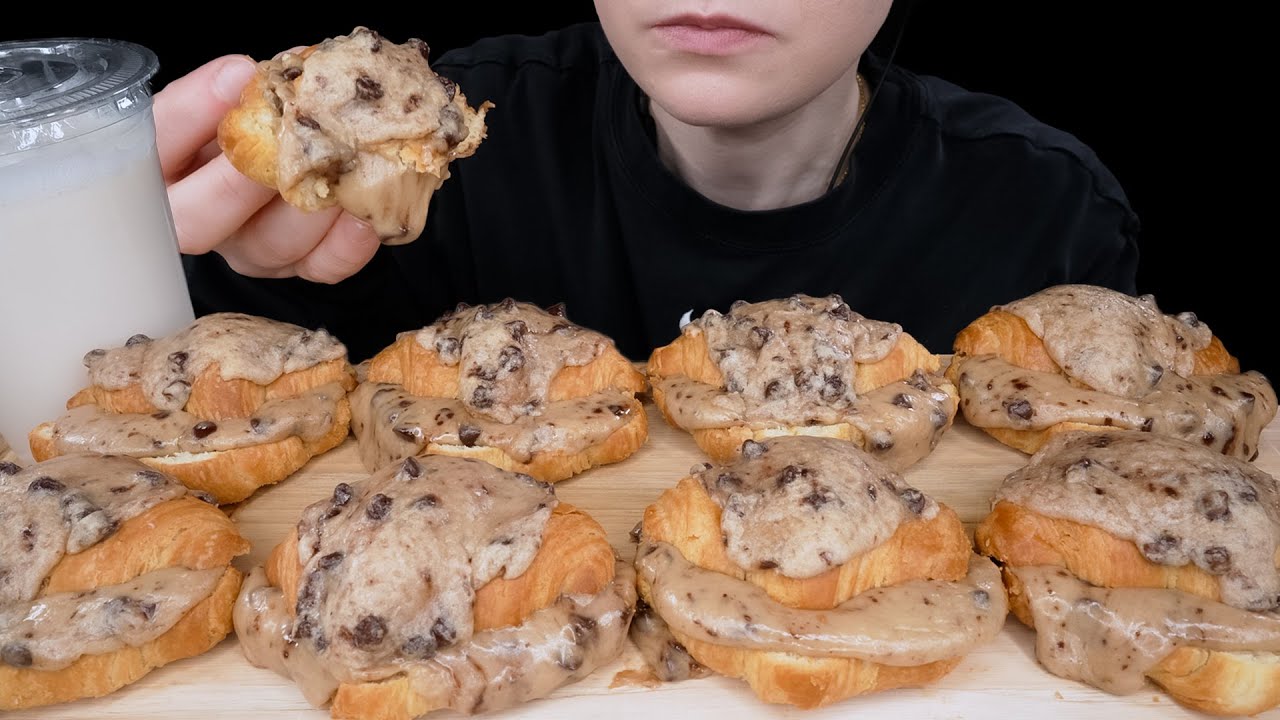 ASMR Cookie Croissants *Cookie Dough* | Viral Food Fail 🤦🏼‍♀️ [Dessert Mukbang / Eating Sounds]