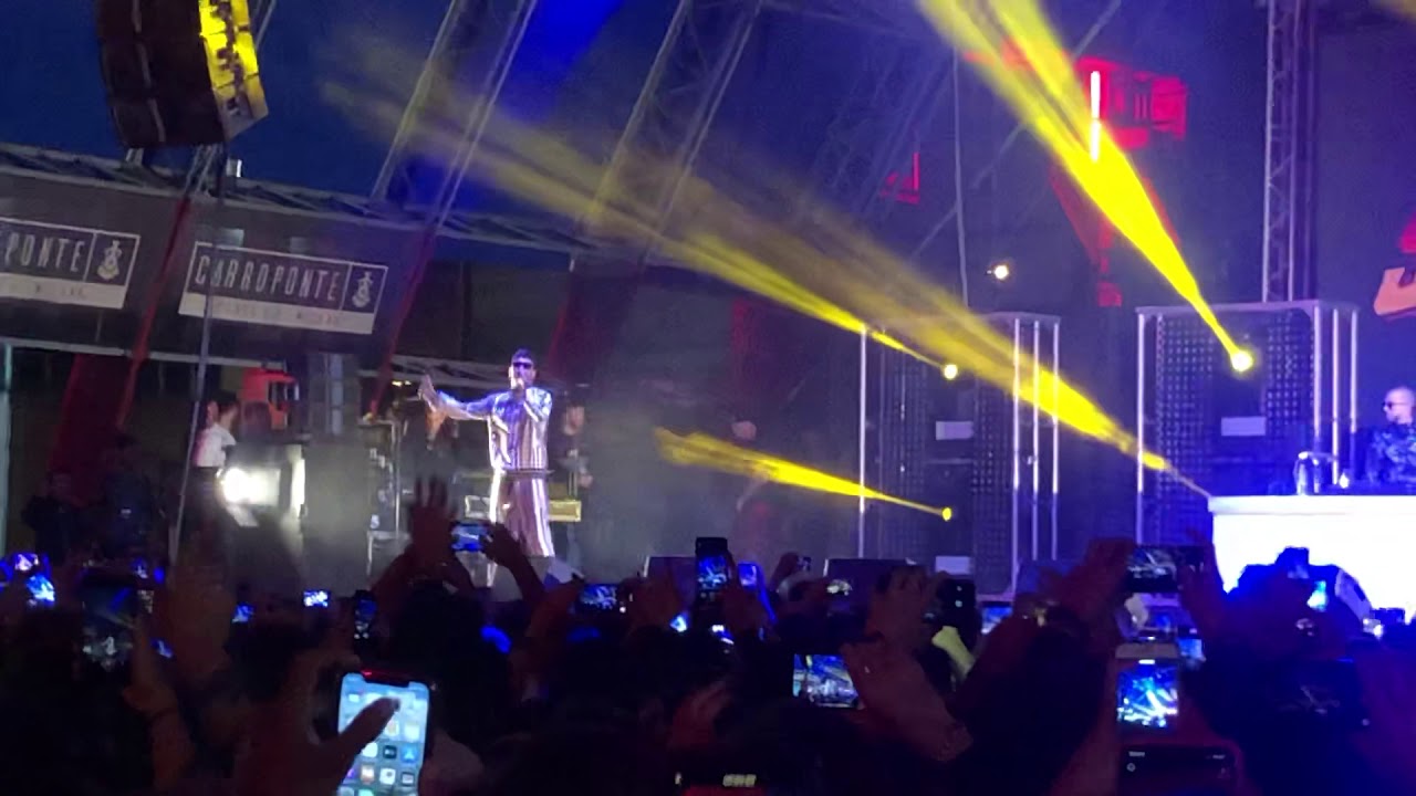 Emis Killa - Non è facile (Feat Jake la furia) Live @Carroponte Milano
