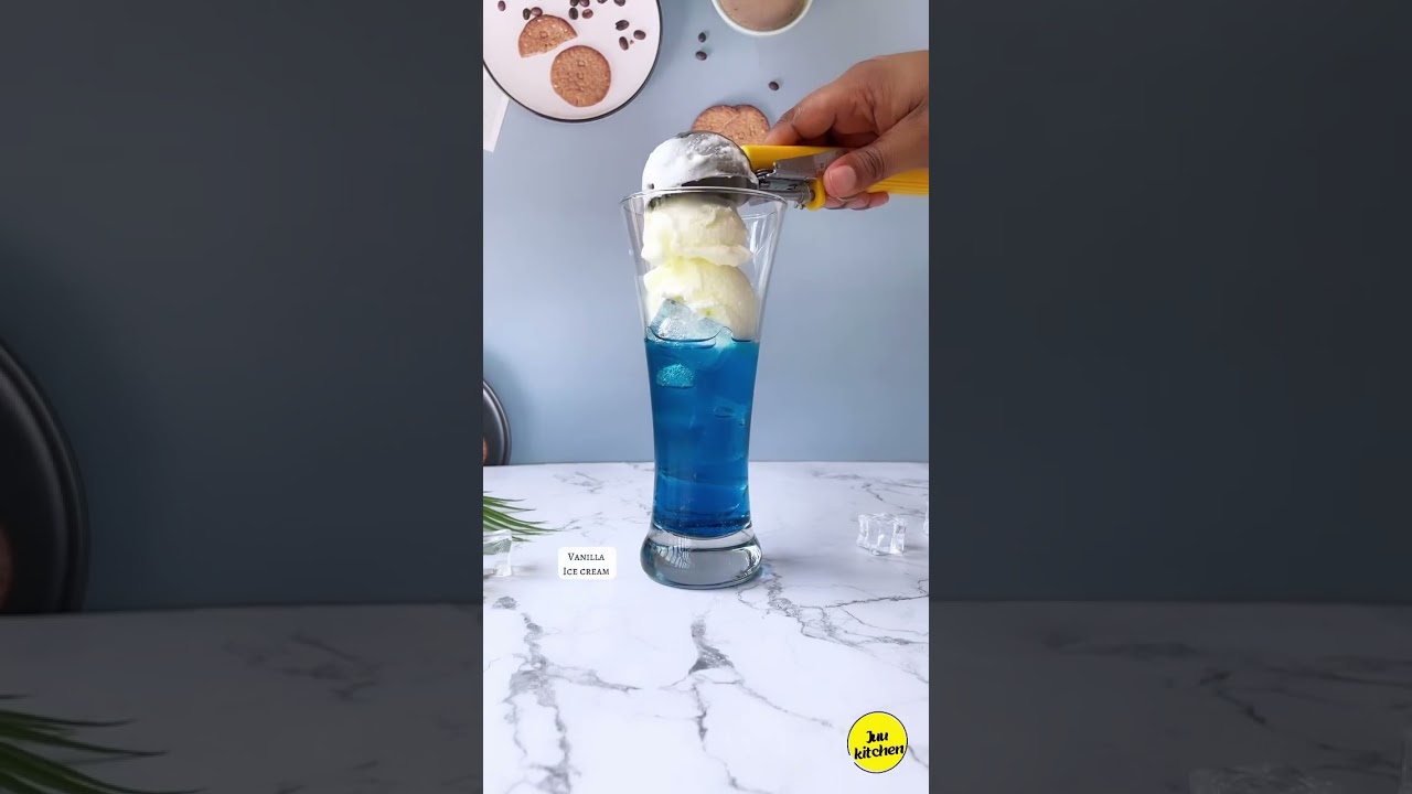 Blue Cura&ccedil;ao Ice Cream Float #float #bluecuracao #icecream #juukitchen