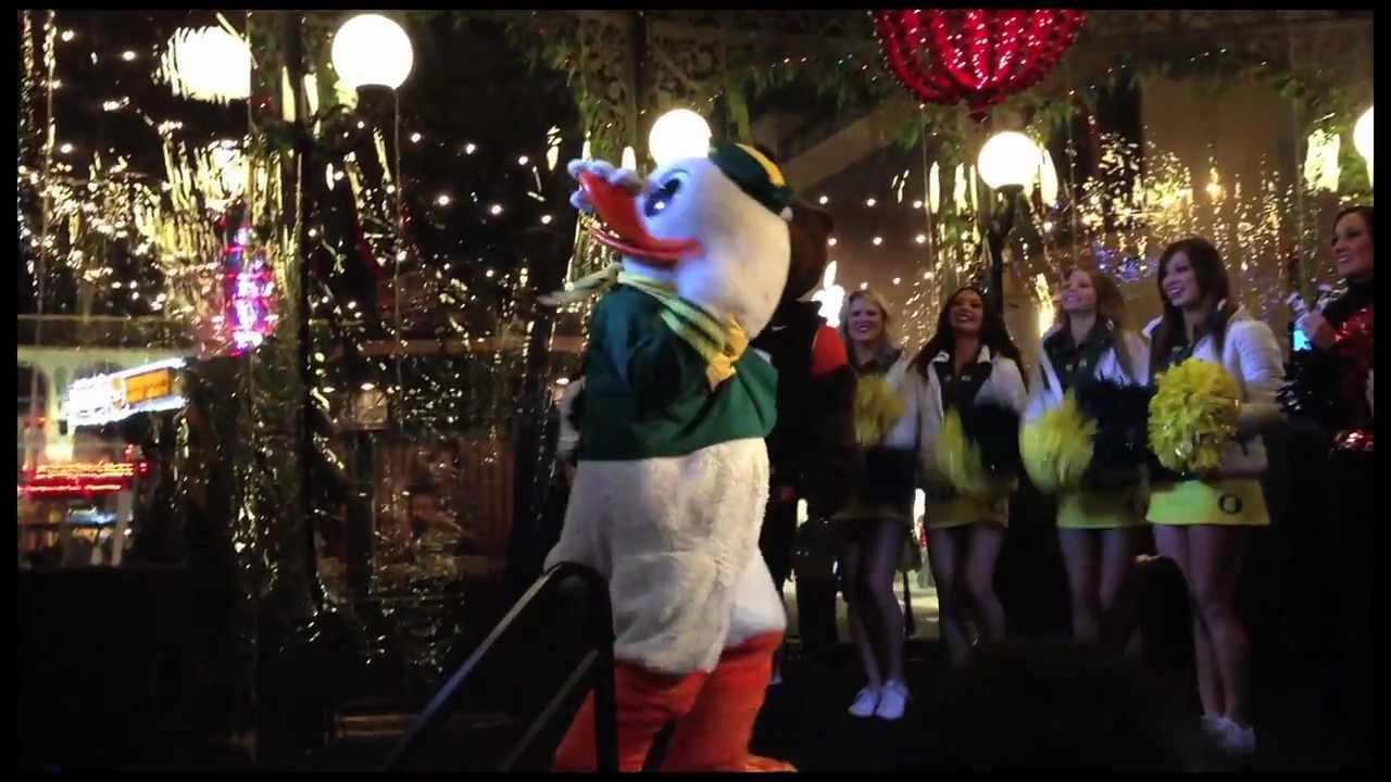 Duck VS Beaver Dance off Gangnam Style 