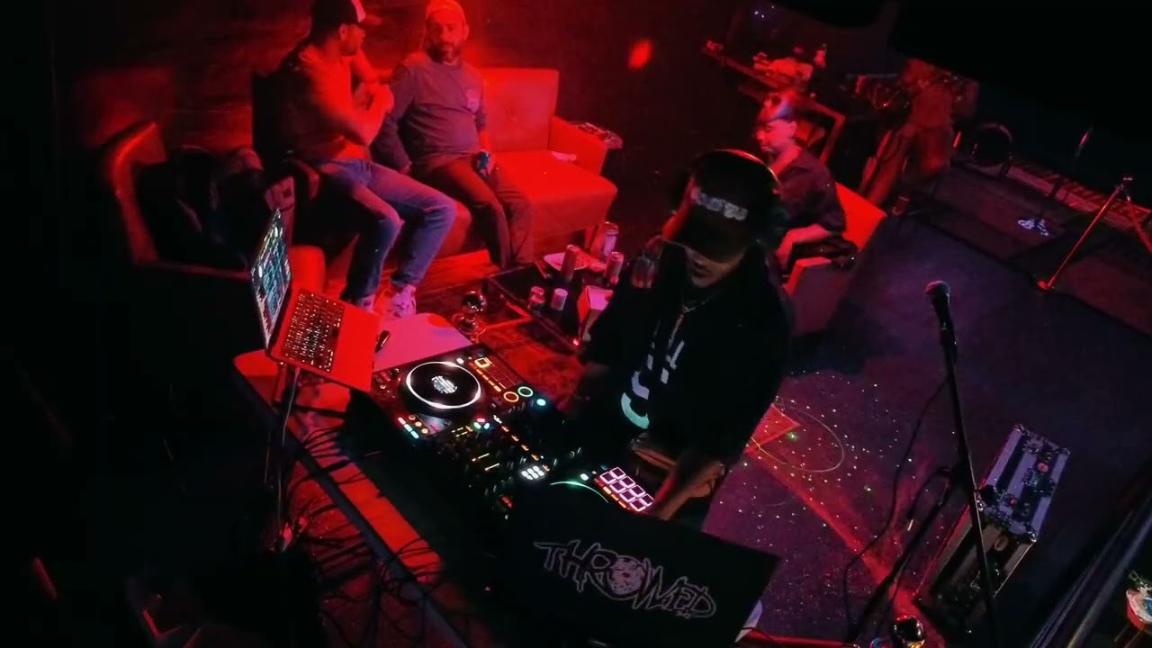 R&B medley/ mixes At Frequency Lounge with DJ Savvy Kray