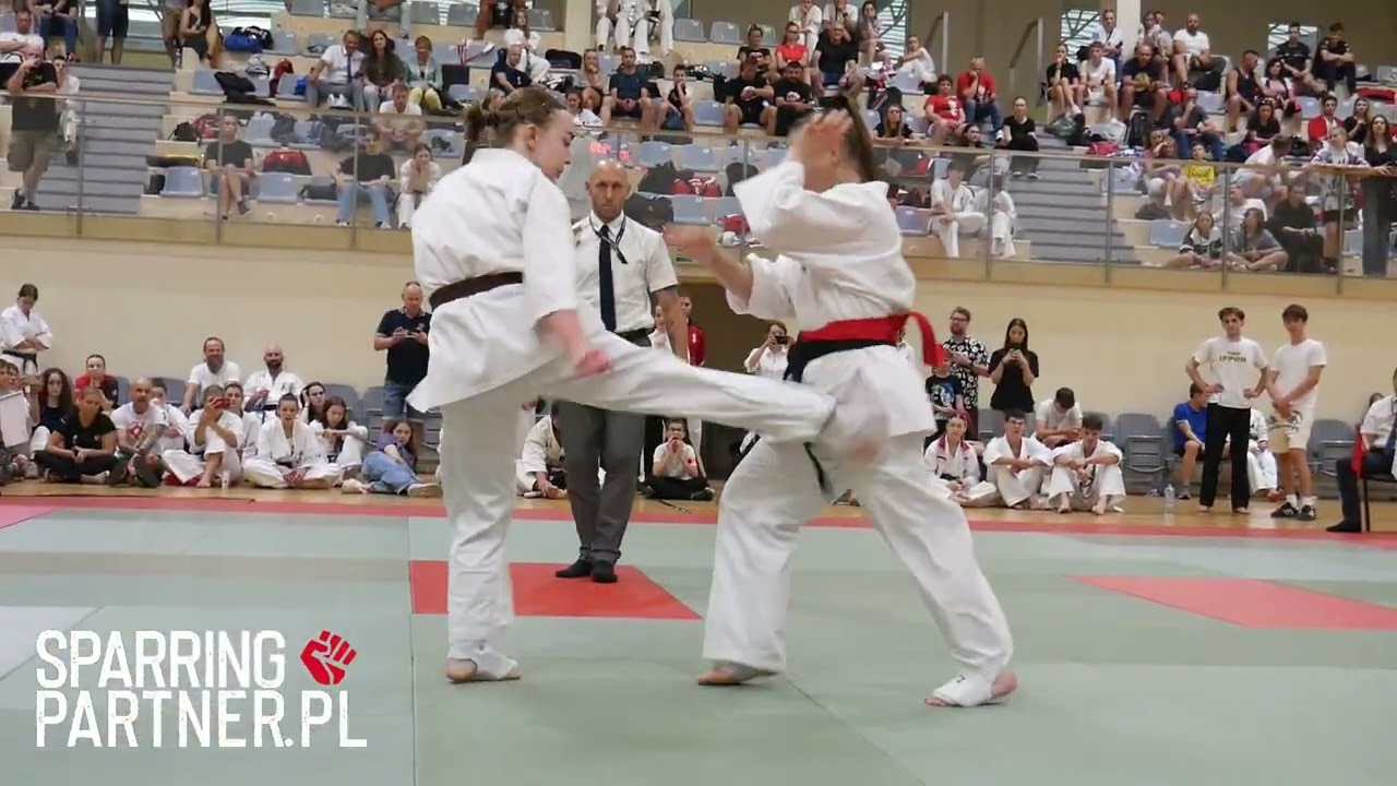 Martyna Kubik vs Natalia Wilczek Mistrzostwa Polski PZK Karate Kyokushin SparringPartner.pl