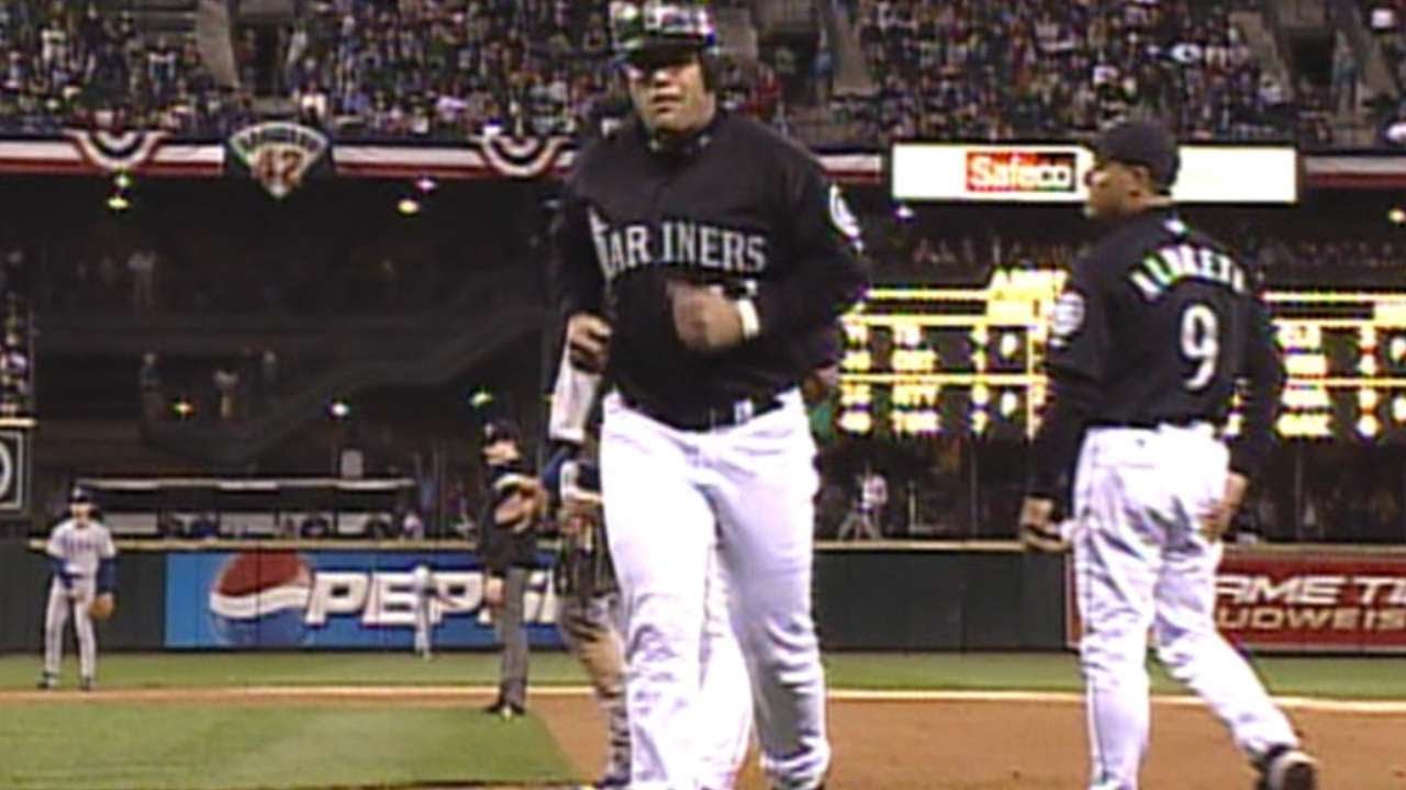 Edgar Martinez gets ovation after final MLB hit