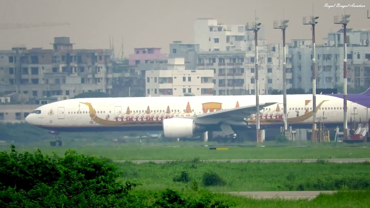 The Royal Barge Takes off from Dhaka