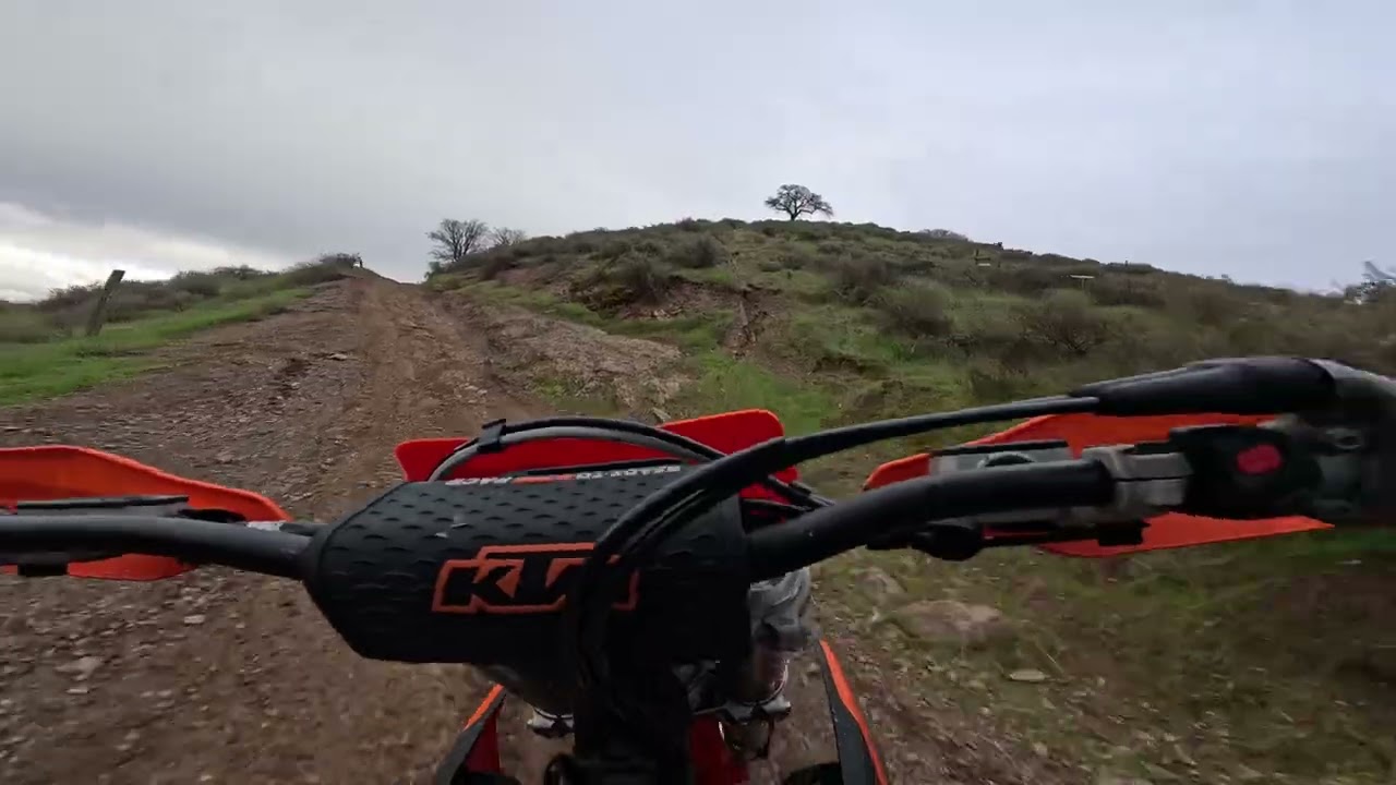 KTM 250 XCW Riding single tracks & hill climbs 