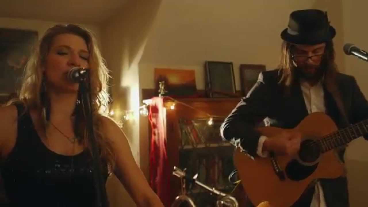Words of the Walls - Red Moon Road - Live at the Roslyn