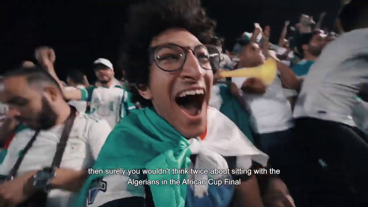 مشجع مصري في مدرجات الجزائريين في مباراة نهائي كأس إفريقيا