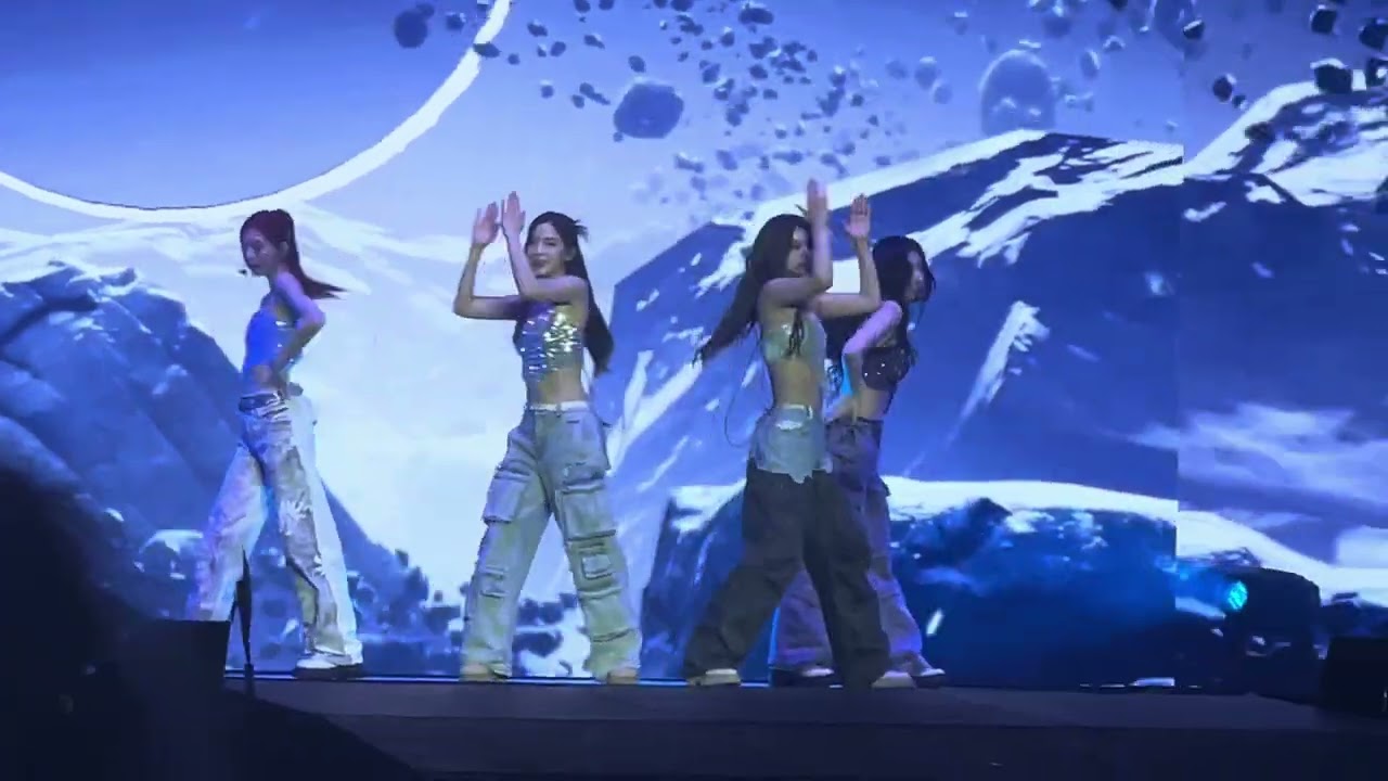 ITZY - UNTOUCHABLE [ITZY 2ND WORLD TOUR LONDON]