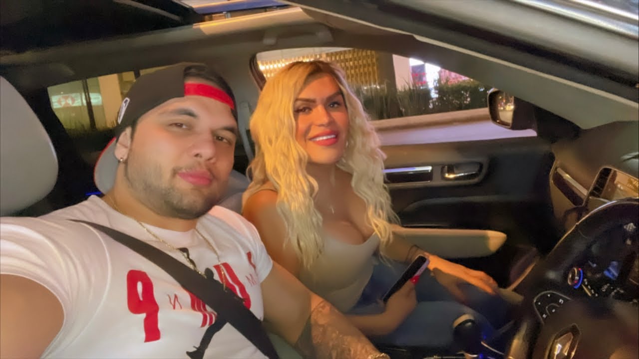 Hoy se estrenó mi nueva canción 😍 aquí andamos con wendy guevara